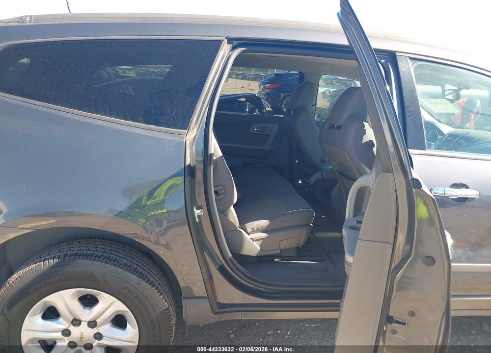 2011 CHEVROLET TRAVERSE LS VIN: 1GNKREED0BJ296651