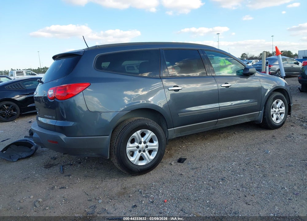 2011 CHEVROLET TRAVERSE LS VIN: 1GNKREED0BJ296651