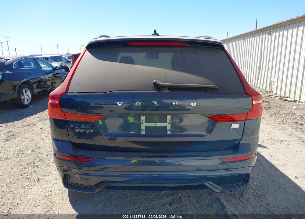 2024 VOLVO XC60 RECHARGE PLUG-IN HYBRID T8 CORE DARK THEME VIN: YV4H60DK6R1883426
