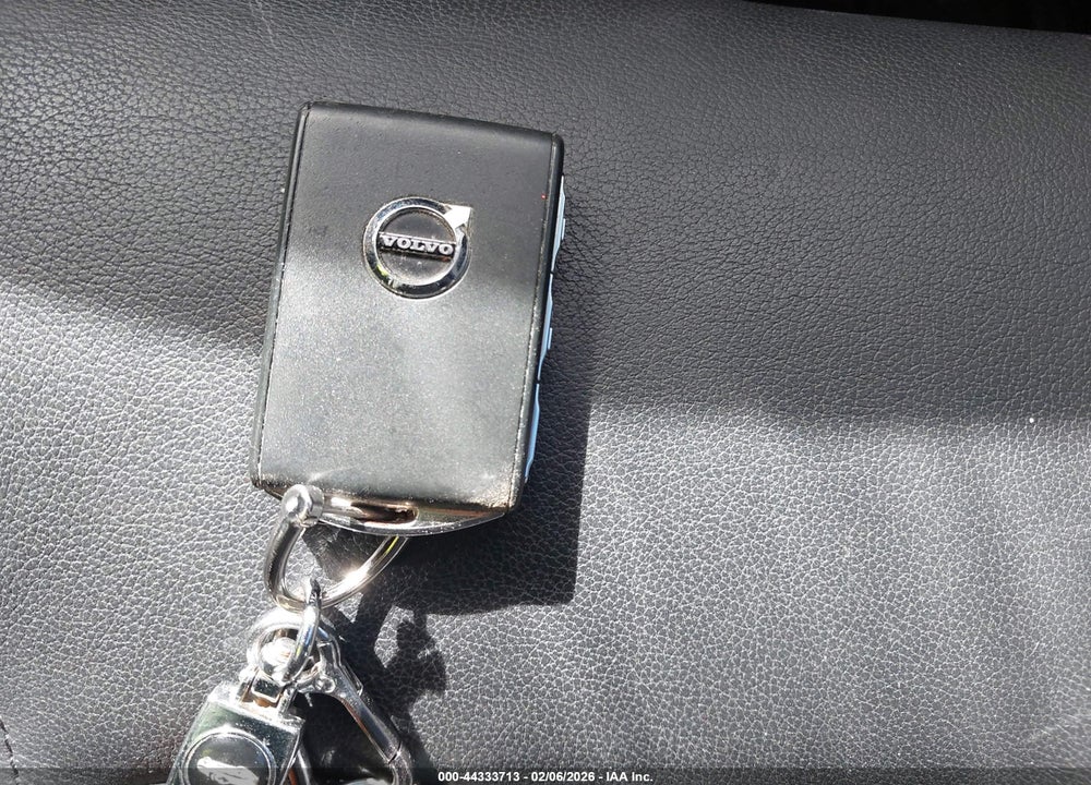 2024 VOLVO XC60 RECHARGE PLUG-IN HYBRID T8 CORE DARK THEME VIN: YV4H60DK6R1883426