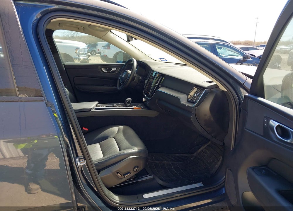 2024 VOLVO XC60 RECHARGE PLUG-IN HYBRID T8 CORE DARK THEME VIN: YV4H60DK6R1883426