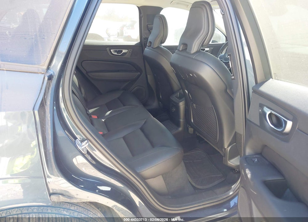 2024 VOLVO XC60 RECHARGE PLUG-IN HYBRID T8 CORE DARK THEME VIN: YV4H60DK6R1883426
