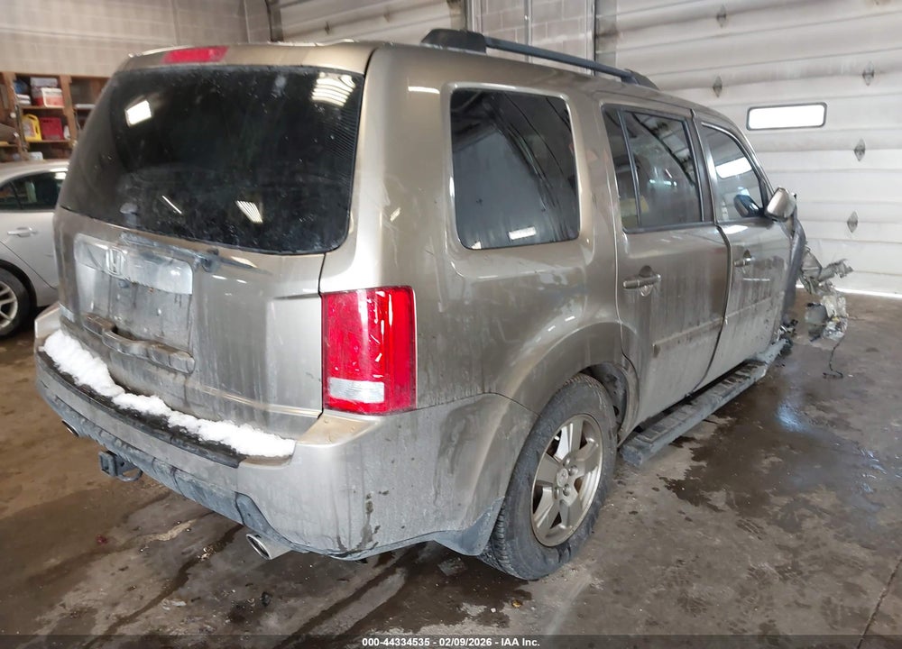 2011 HONDA PILOT EX VIN: 5FNYF3H4XBB037992