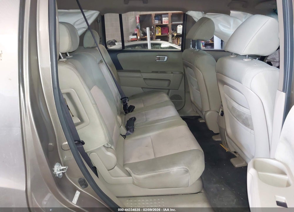 2011 HONDA PILOT EX VIN: 5FNYF3H4XBB037992