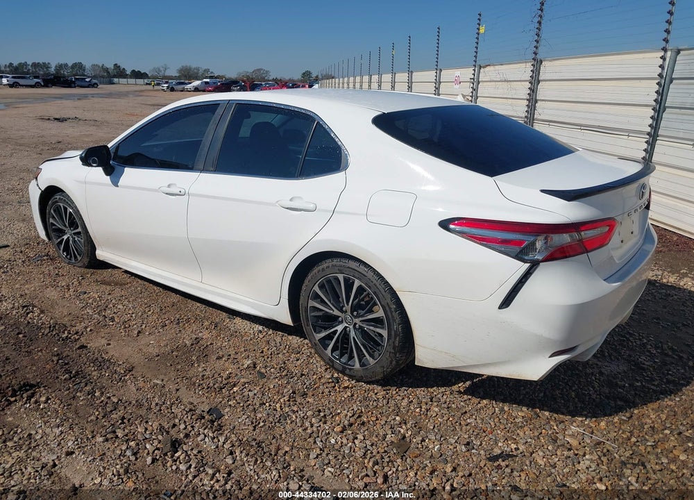 2018 TOYOTA CAMRY SE VIN: 4T1B11HK5JU131710