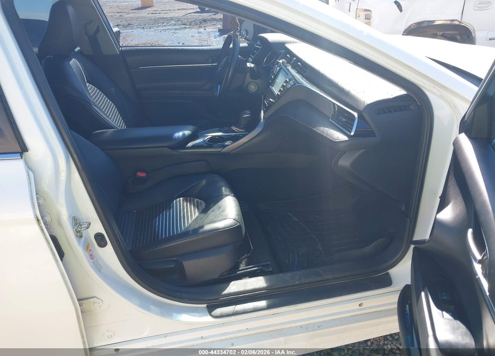 2018 TOYOTA CAMRY SE VIN: 4T1B11HK5JU131710