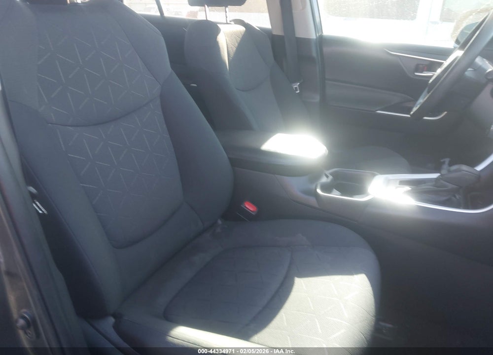 2021 TOYOTA RAV4 XLE VIN: 2T3W1RFV2MC139385