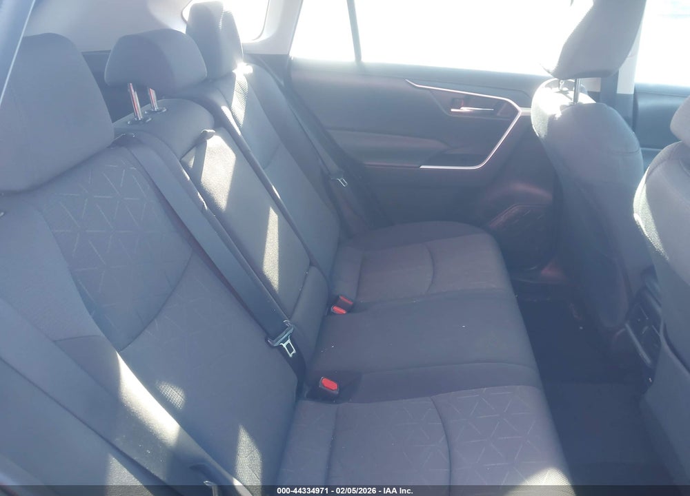 2021 TOYOTA RAV4 XLE VIN: 2T3W1RFV2MC139385