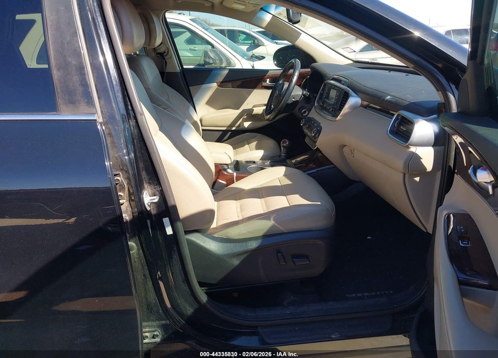 2016 KIA SORENTO 3.3L EX VIN: 5XYPH4A50GG101407