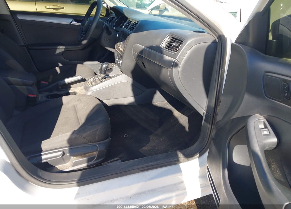 2015 VOLKSWAGEN JETTA 1.8T SE VIN: 3VWD17AJ4FM265599