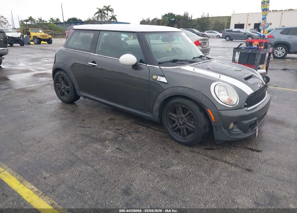 2012 MINI COOPER S VIN: WMWSV3C51CT386852