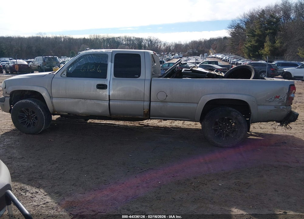 2004 GMC SIERRA 2500HD SLE VIN: 1GTHK29254E373833