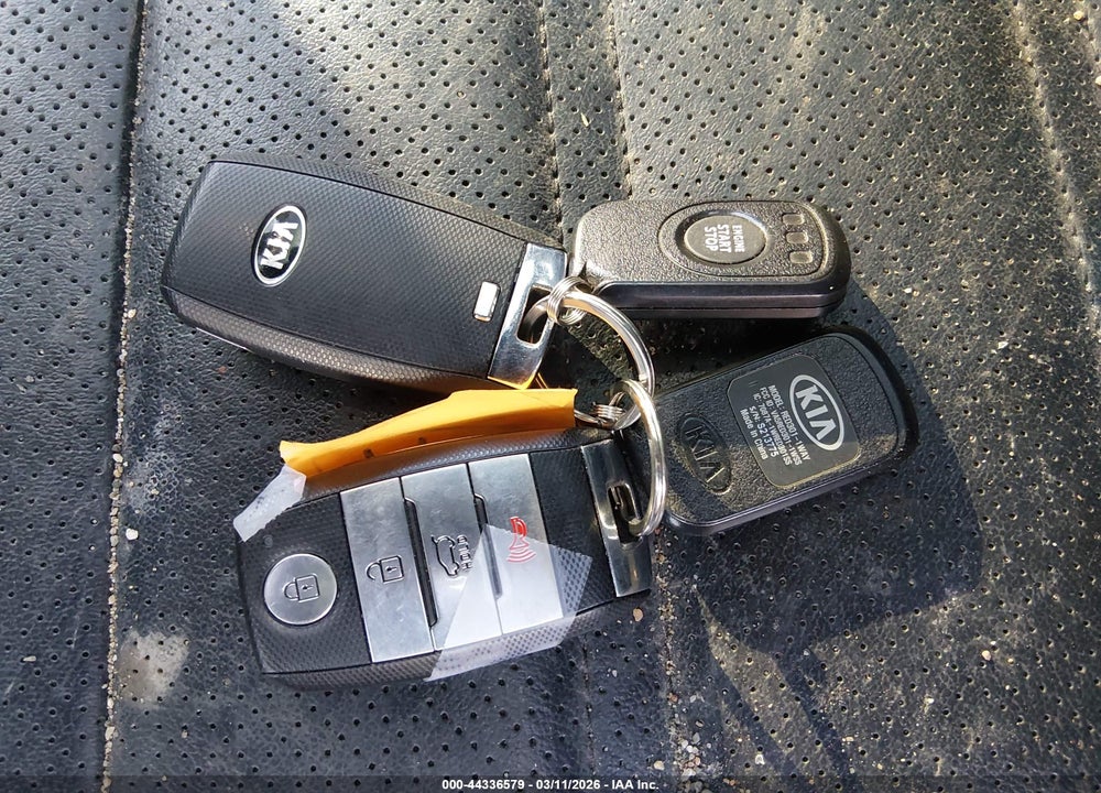 2018 KIA SORENTO 3.3L EX VIN: 5XYPHDA51JG427692