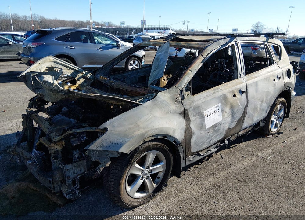 2014 TOYOTA RAV4 XLE VIN: 2T3RFREVXEW205004