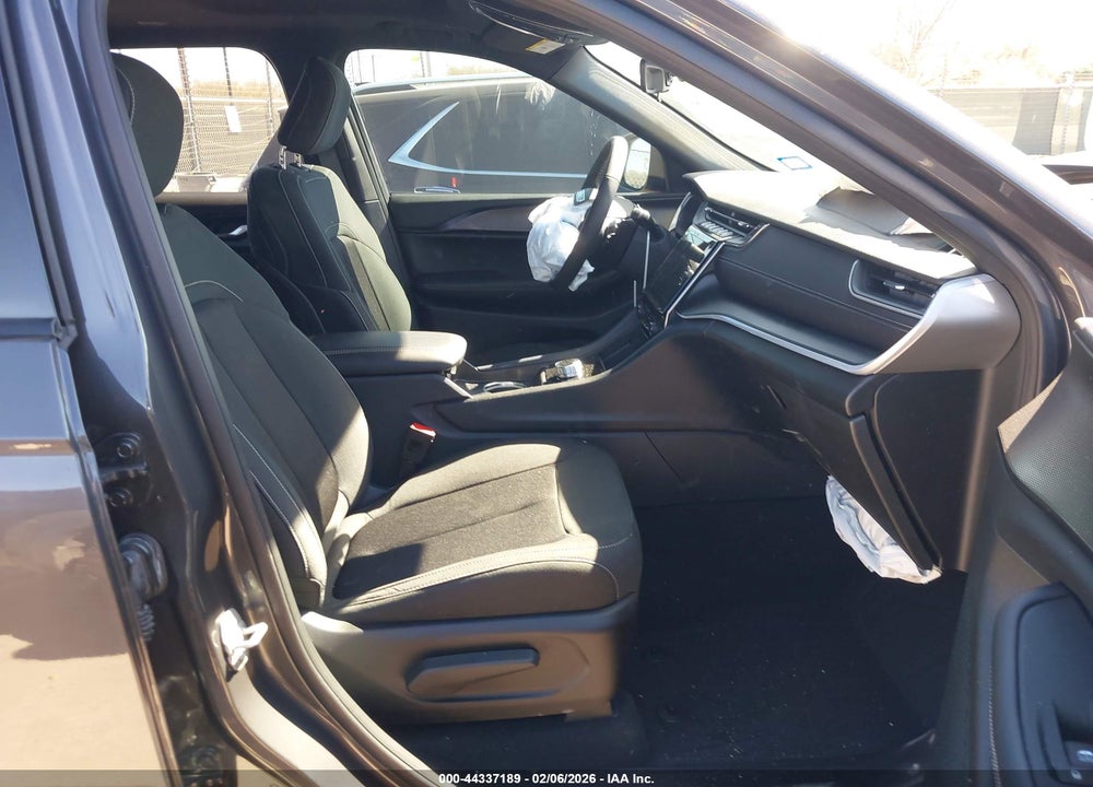 2025 JEEP GRAND CHEROKEE L LAREDO X 4X4 VIN: 1C4RJKAG1S8737434