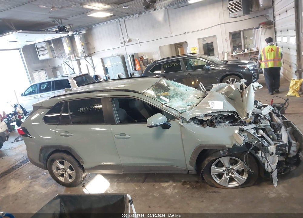 2021 TOYOTA RAV4 XLE VIN: 2T3P1RFV6MC145095