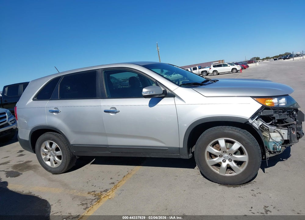 2013 KIA SORENTO LX VIN: 5XYKT3A1XDG415769