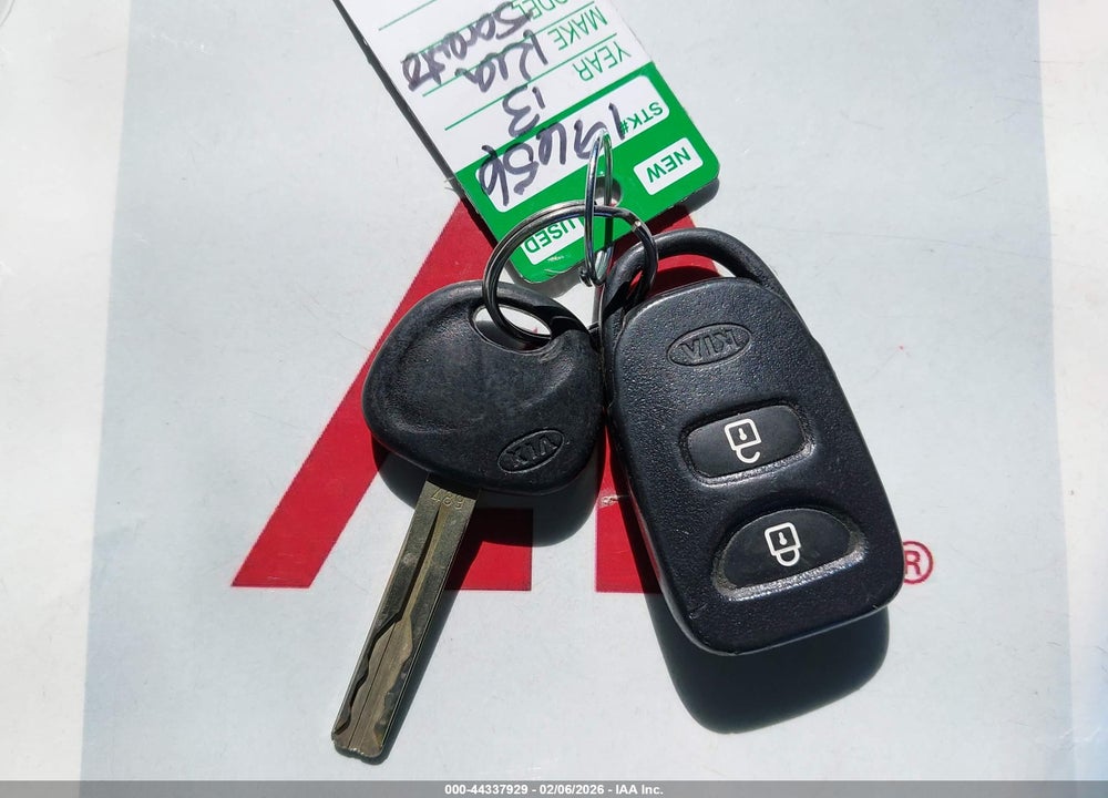 2013 KIA SORENTO LX VIN: 5XYKT3A1XDG415769