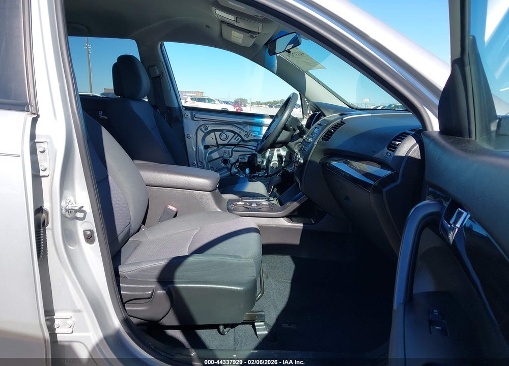 2013 KIA SORENTO LX VIN: 5XYKT3A1XDG415769