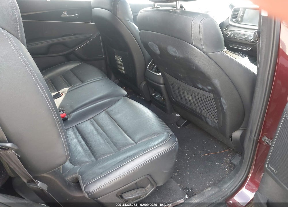 2016 KIA SORENTO 3.3L SX VIN: 5XYPK4A59GG129823