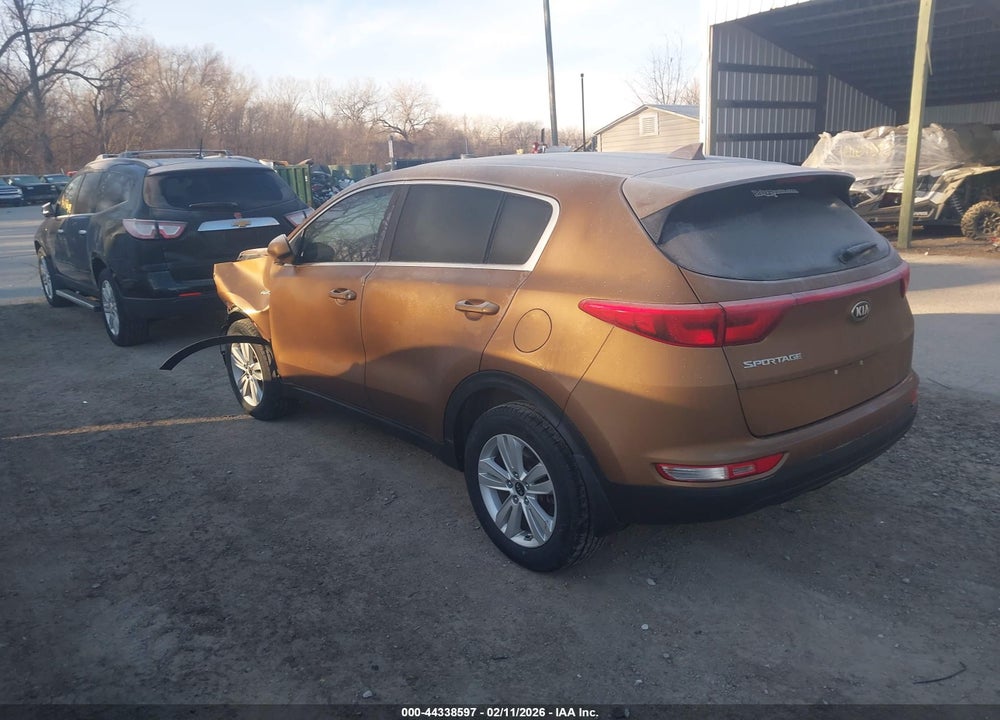 2018 KIA SPORTAGE LX VIN: KNDPMCAC6J7477621
