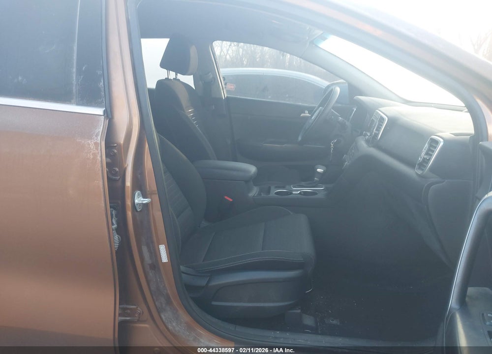 2018 KIA SPORTAGE LX VIN: KNDPMCAC6J7477621