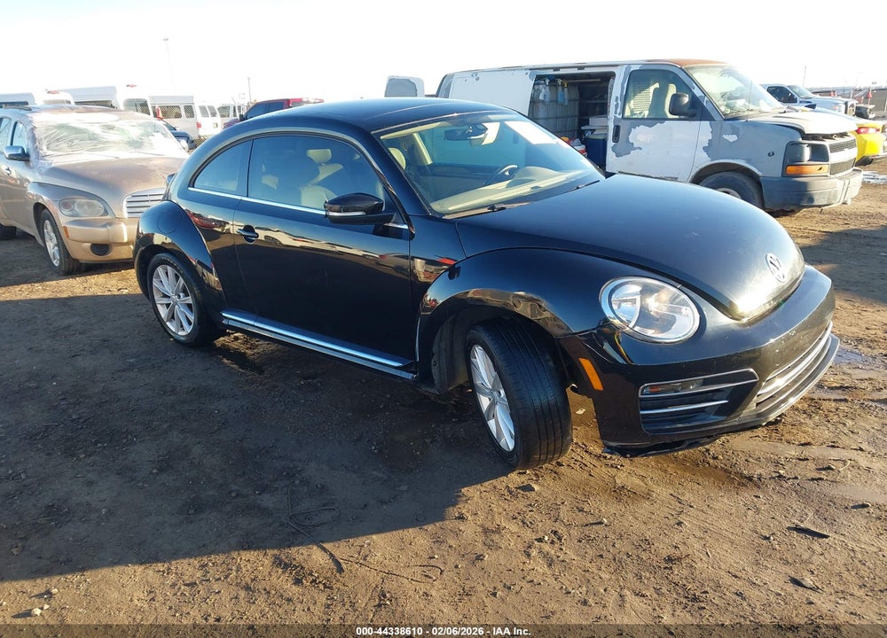 2018 VOLKSWAGEN BEETLE 2.0T SE VIN: 3VWJD7AT1JM701863