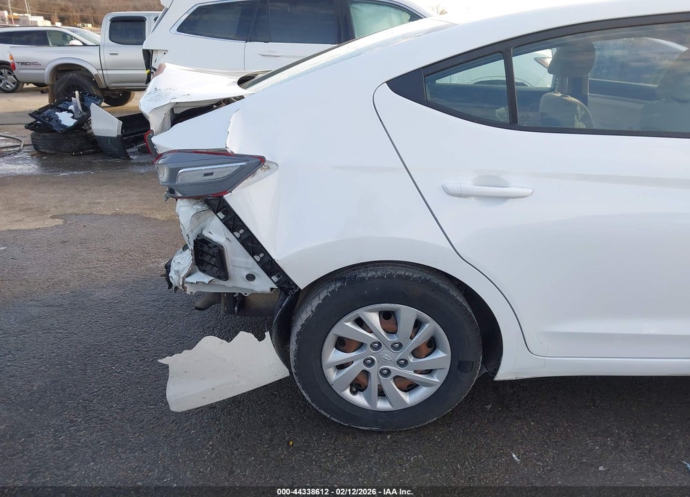 2018 HYUNDAI ELANTRA SE VIN: 5NPD74LFXJH226233
