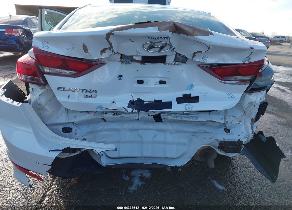 2018 HYUNDAI ELANTRA SE VIN: 5NPD74LFXJH226233