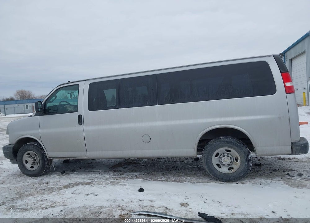 2020 CHEVROLET EXPRESS PASSENGER RWD 3500 EXTENDED WHEELBASE LS VIN: 1GAZGNFG1L1251346