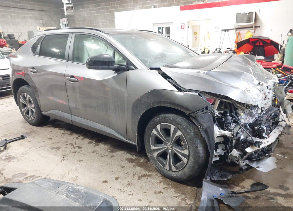 2024 TOYOTA BZ4X XLE VIN: JTMABACA9RA073643