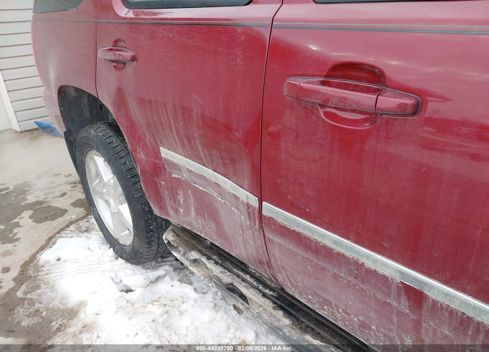 2011 CHEVROLET TAHOE LT VIN: 1GNSKBE08BR286757