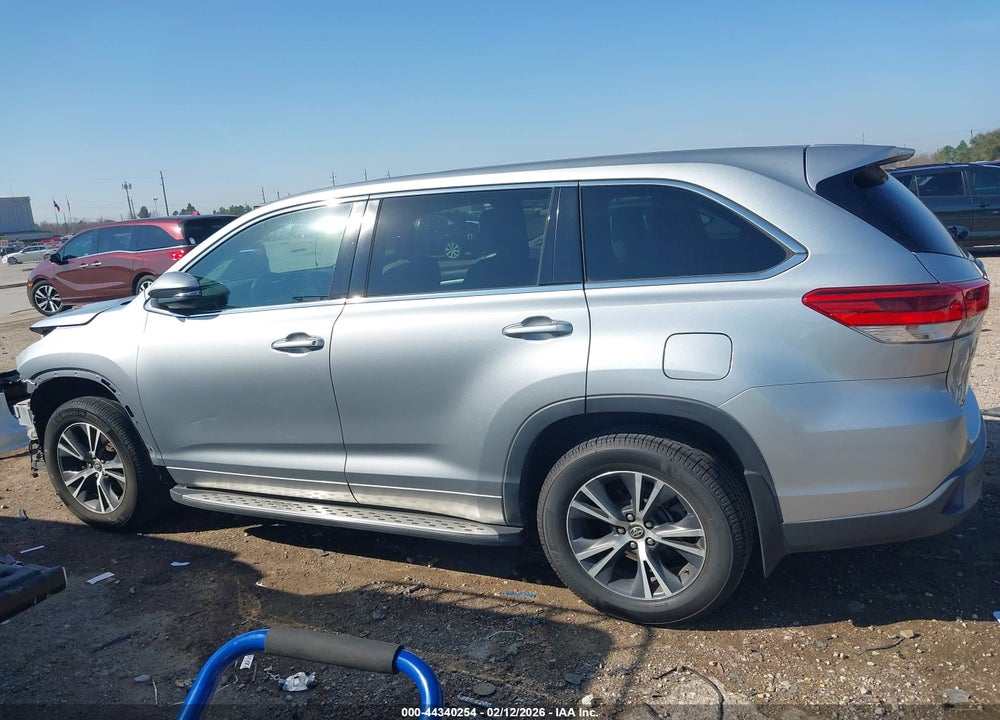 2017 TOYOTA HIGHLANDER LE VIN: 5TDZZRFH1HS221887
