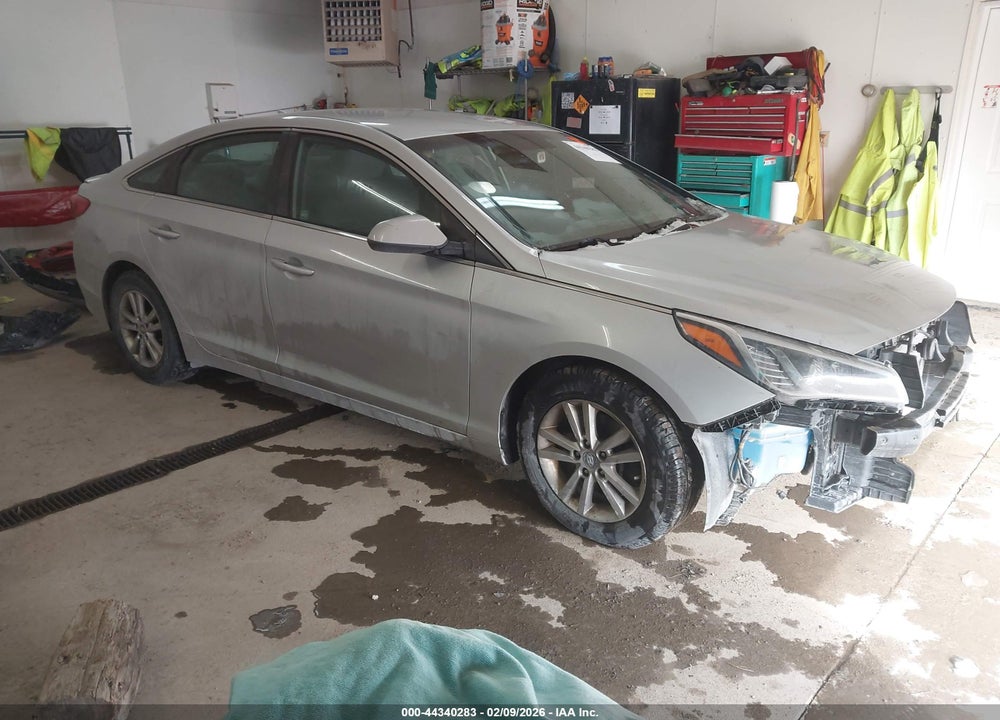 2015 HYUNDAI SONATA SE VIN: 5NPE24AF8FH031471
