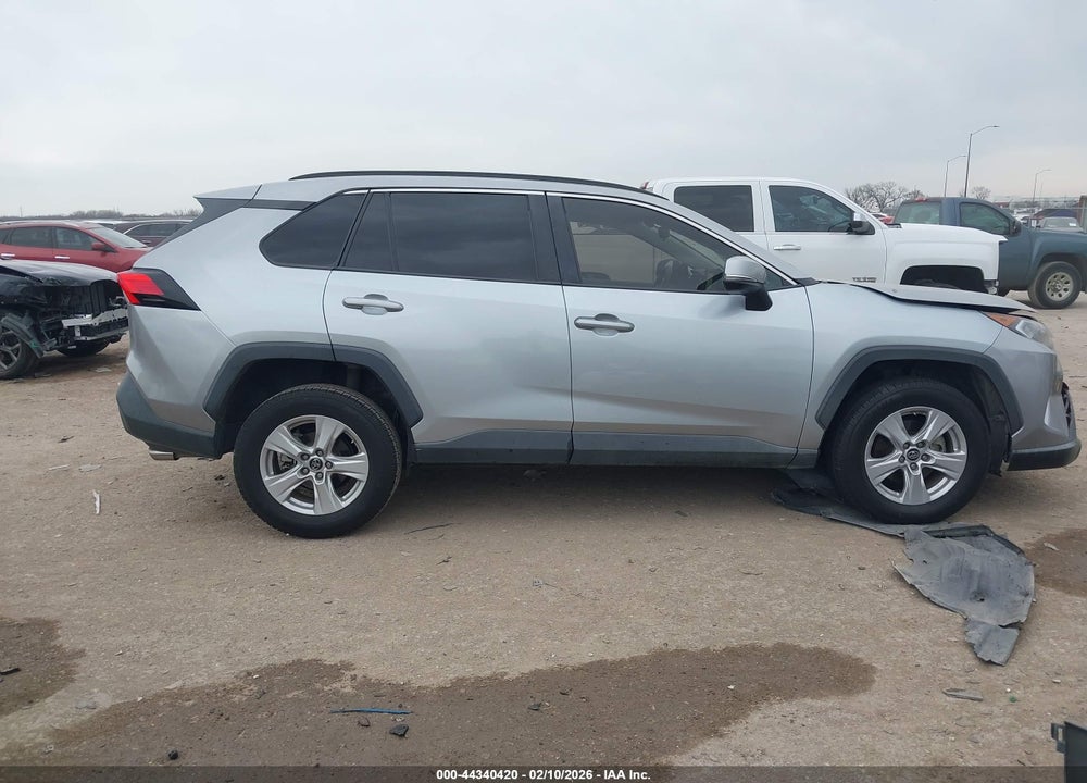 2019 TOYOTA RAV4 XLE VIN: 2T3W1RFV6KW018466