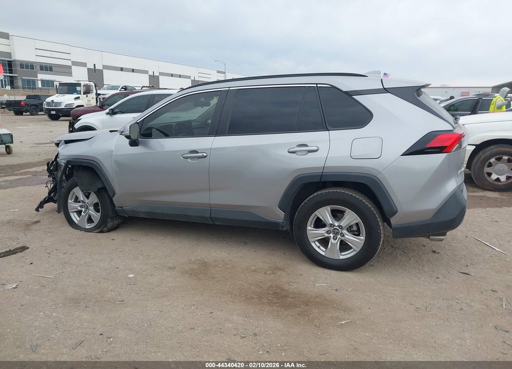 2019 TOYOTA RAV4 XLE VIN: 2T3W1RFV6KW018466