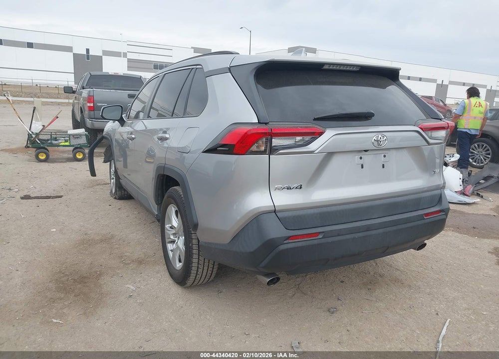 2019 TOYOTA RAV4 XLE VIN: 2T3W1RFV6KW018466