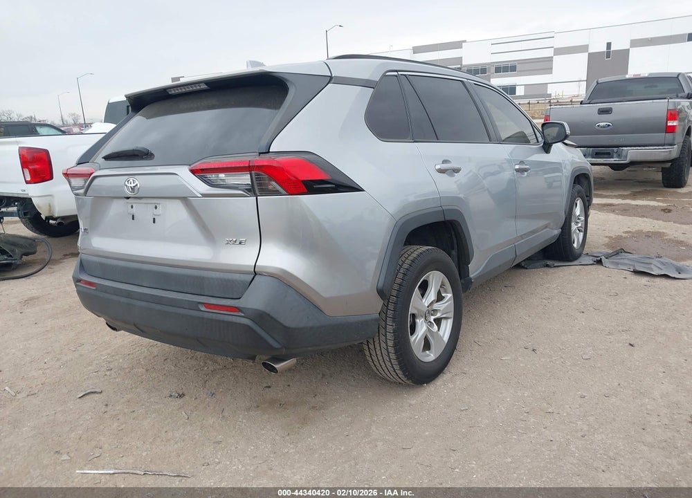 2019 TOYOTA RAV4 XLE VIN: 2T3W1RFV6KW018466