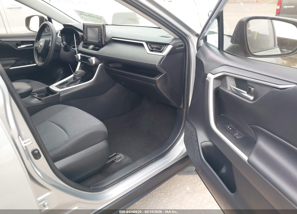 2019 TOYOTA RAV4 XLE VIN: 2T3W1RFV6KW018466
