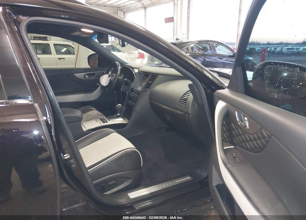 2017 INFINITI QX70 VIN: JN8CS1MW9HM416598