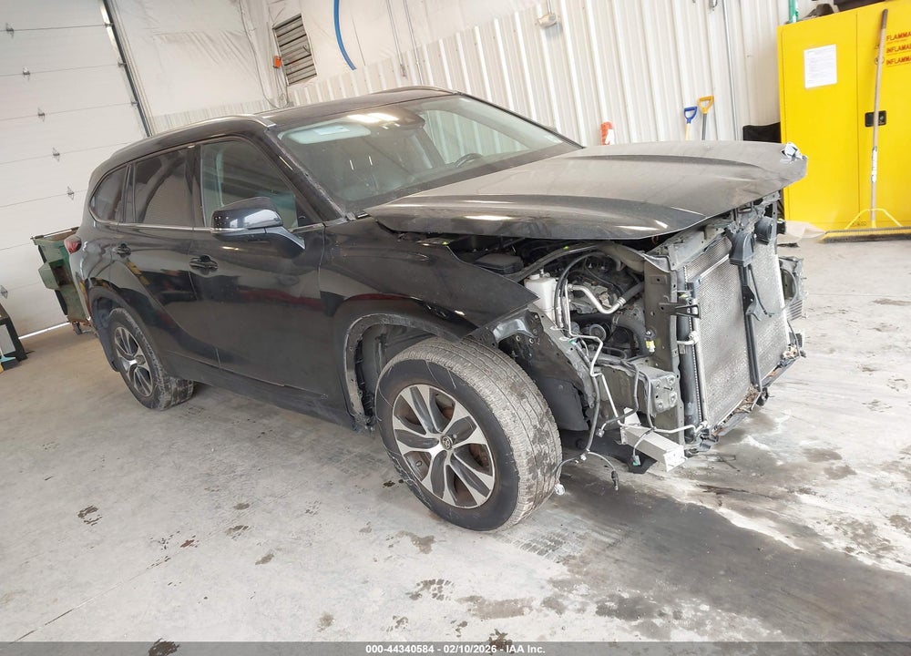 2021 TOYOTA HIGHLANDER XLE VIN: 5TDGZRBH1MS548832