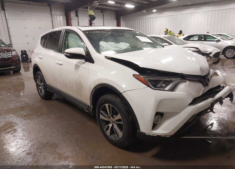 2018 TOYOTA RAV4 XLE VIN: 2T3RFREV3JW819838