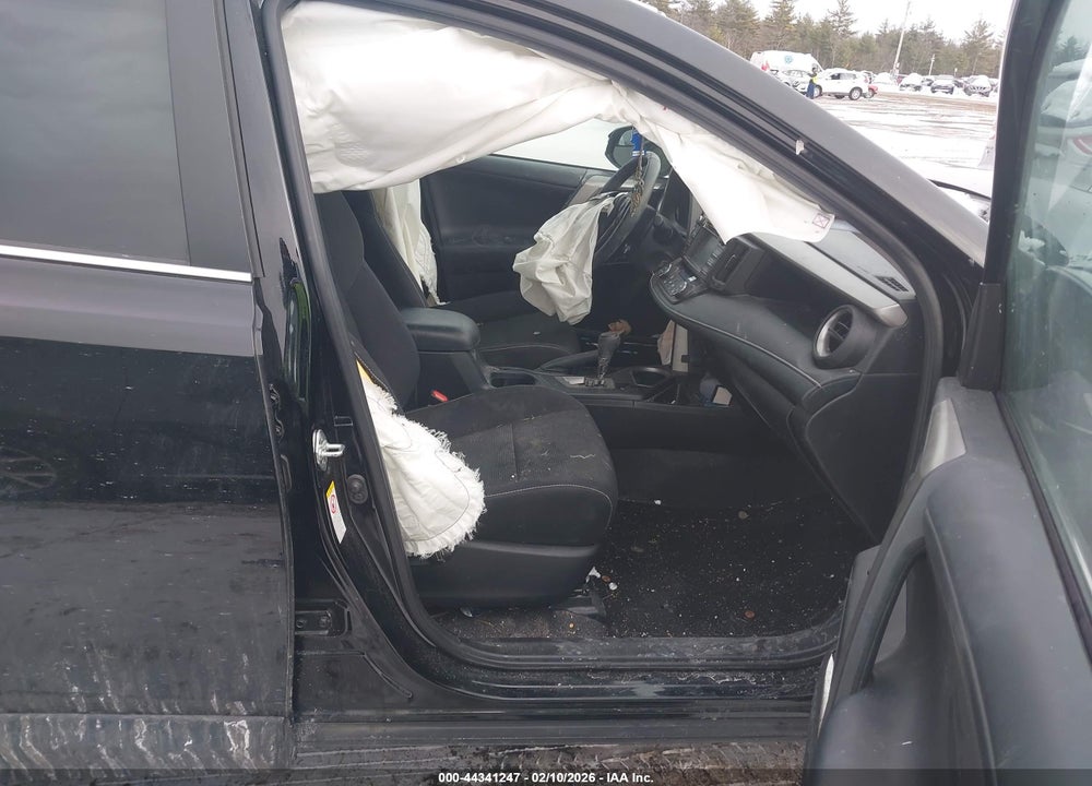 2018 TOYOTA RAV4 XLE VIN: 2T3RFREV9JW703849