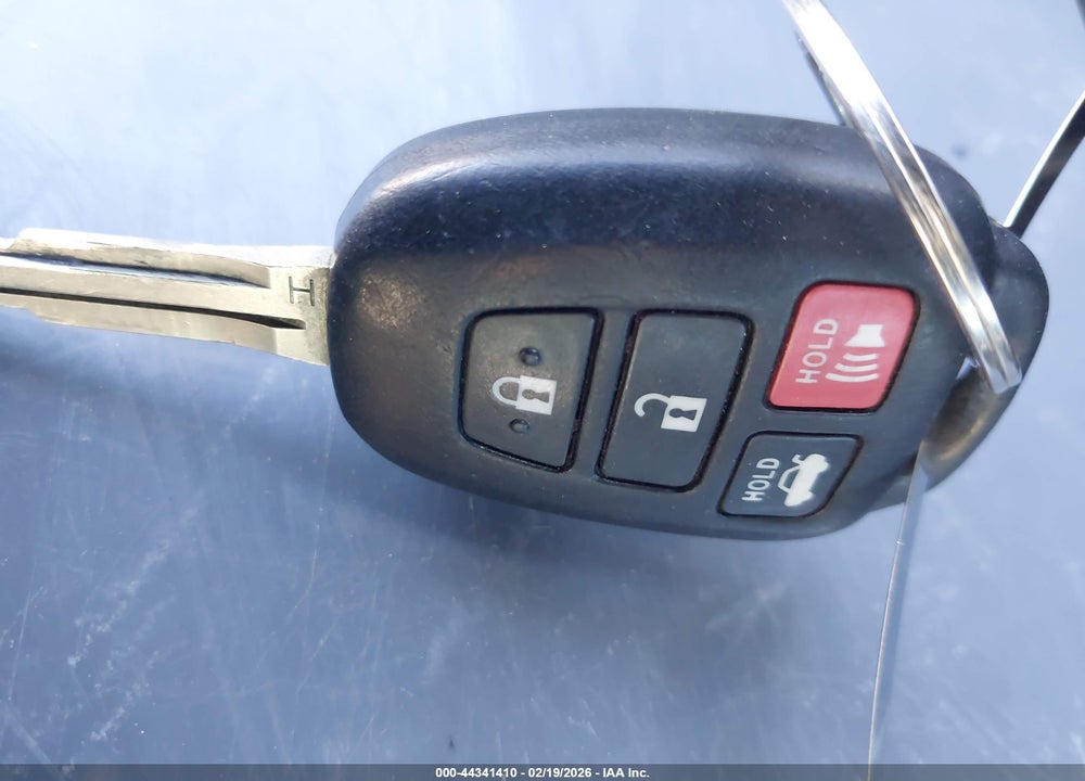 2018 TOYOTA COROLLA LE VIN: 5YFBURHEXJP760123