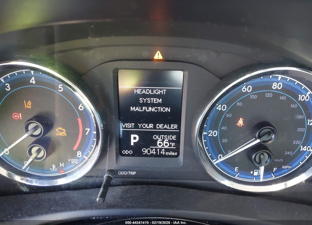 2018 TOYOTA COROLLA LE VIN: 5YFBURHEXJP760123