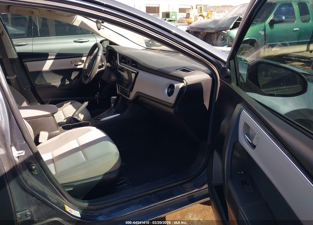 2018 TOYOTA COROLLA LE VIN: 5YFBURHEXJP760123