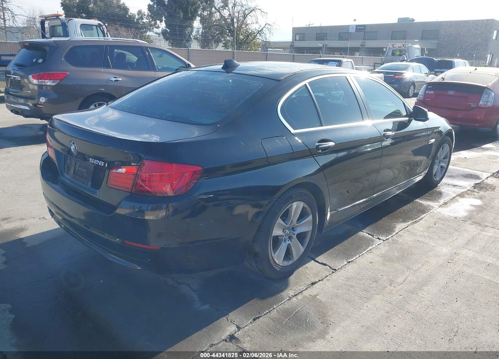 2011 BMW 528I VIN: WBAFR1C58BC747566