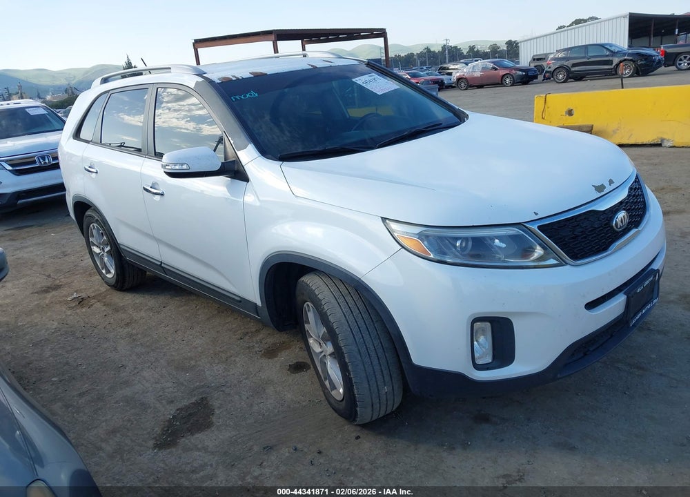 2014 KIA SORENTO LX V6 VIN: 5XYKT4A71EG452818