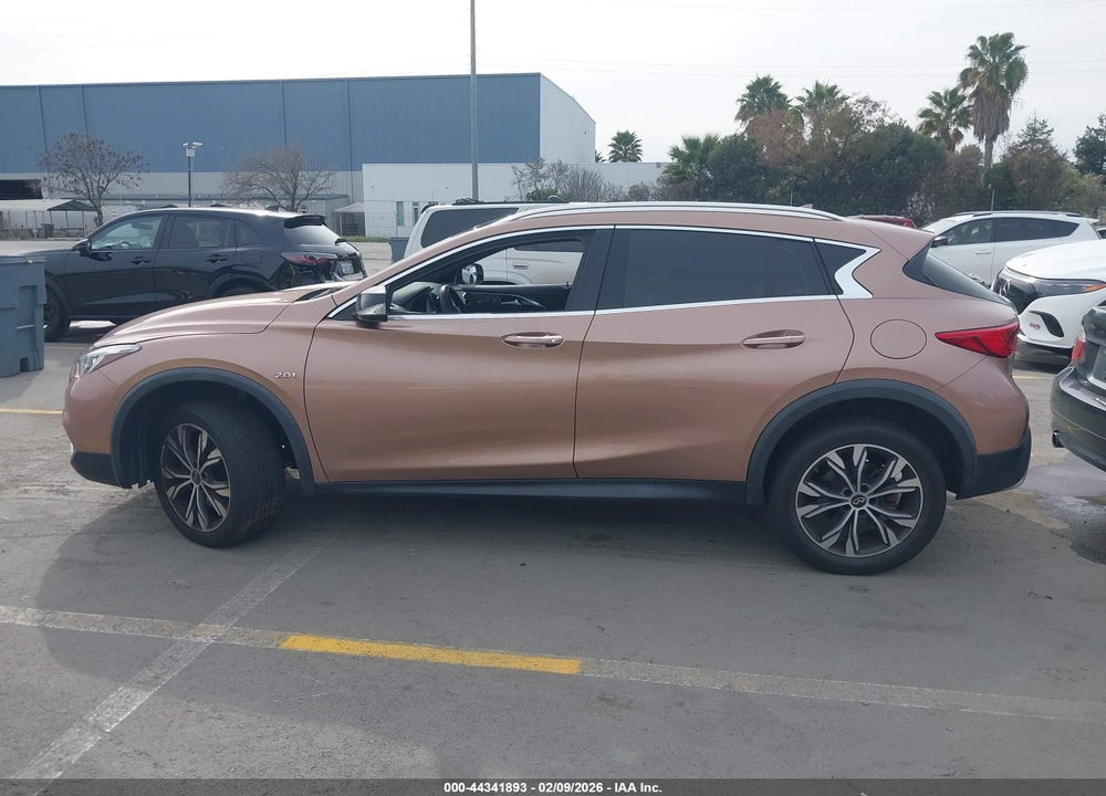 2017 INFINITI QX30 PREMIUM VIN: SJKCH5CR8HA020013