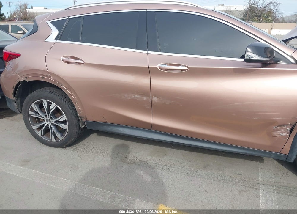 2017 INFINITI QX30 PREMIUM VIN: SJKCH5CR8HA020013